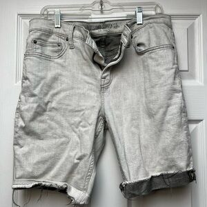 Men’s gray Bermuda shorts